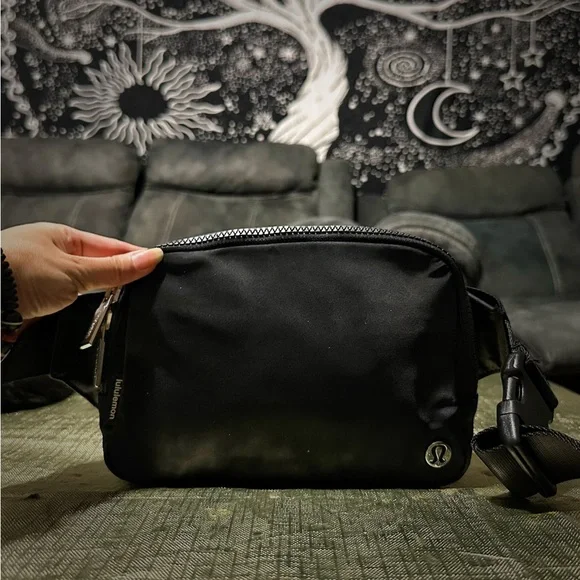 lululemon athletica Black Belt Bag new without tags - Picture 4 of 16